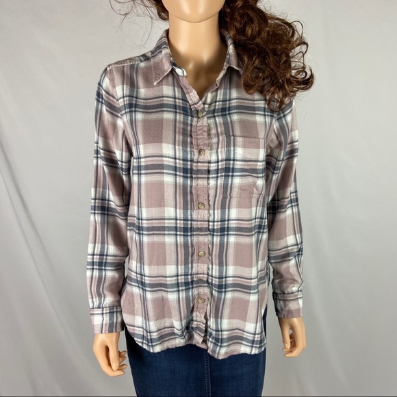 American Eagle Outfitters Tops - SALE 🌻 American Eagle Pink Plaid Button Down Top